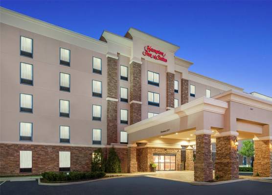 Hampton Inn & Suites Roanoke Airport 1