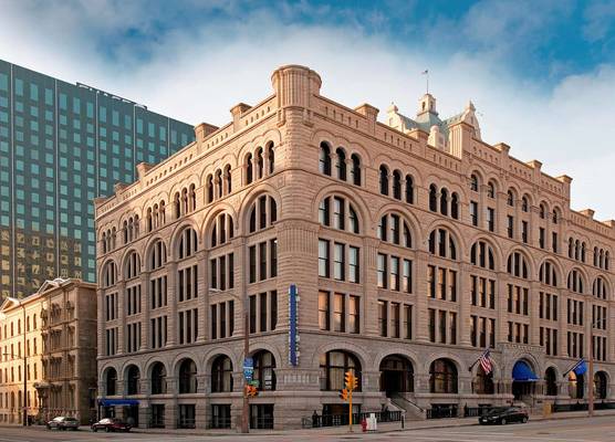 Hilton Garden Inn Milwaukee Downtown 1