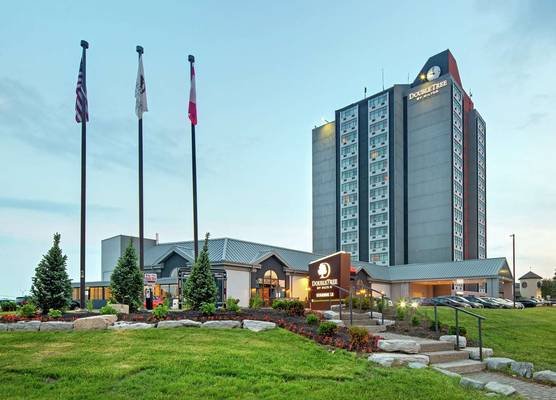 DoubleTree by Hilton Toronto Airport 1