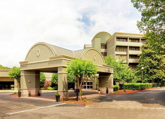 DoubleTree by Hilton Atlanta Windy Hill Ballpark 1