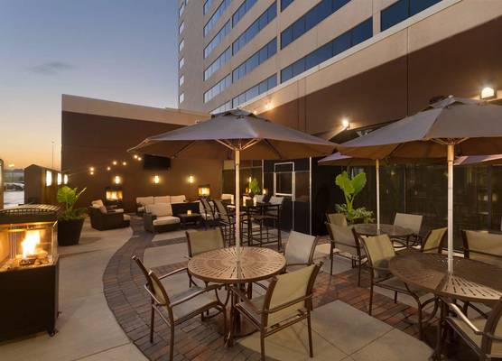 Hilton Chicago/Oak Brook Suites 1