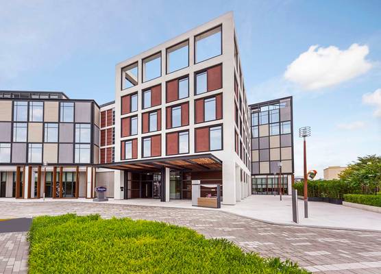Hampton by Hilton Dubai Al Seef 1