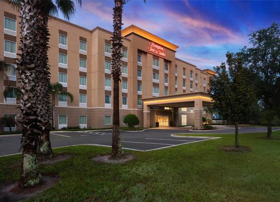 Hampton Inn & Suites Deland 1