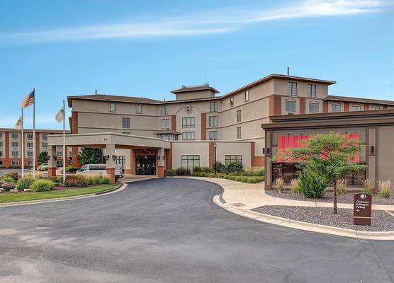DoubleTree by Hilton Bloomington 1