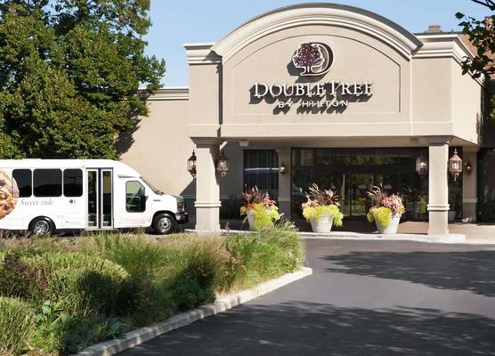 DoubleTree by Hilton Chicago - Alsip 1