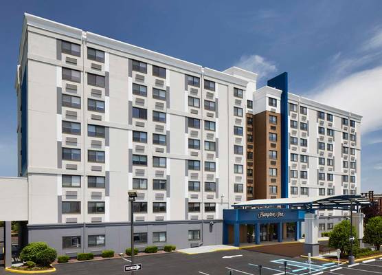 Hampton Inn Newark Airport 1