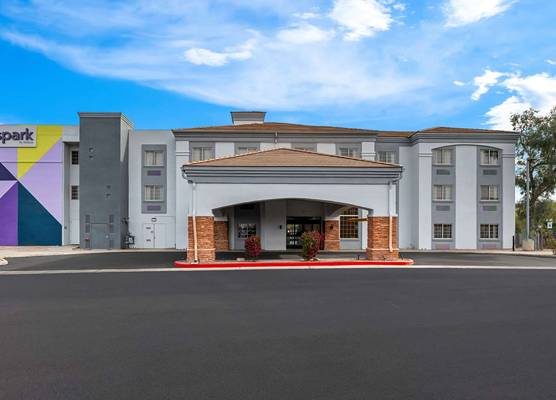 Spark by Hilton Glendale Phoenix North 1