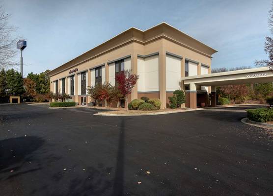 Hampton Inn Commerce 1