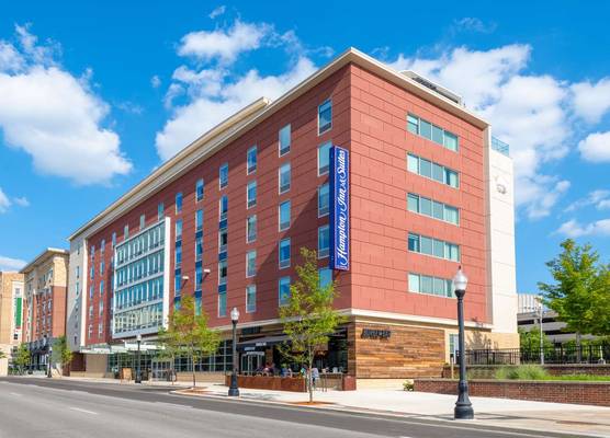 Hampton Inn & Suites Fort Wayne Downtown 1