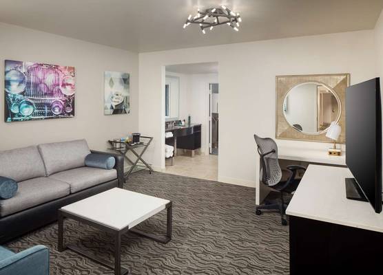 DoubleTree Suites by Hilton Detroit Downtown - Fort Shelby 1