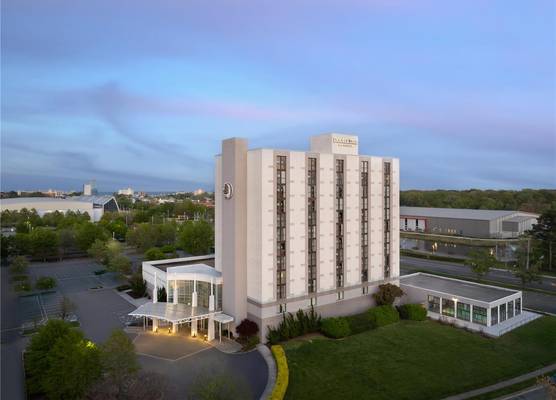 DoubleTree by Hilton Virginia Beach 1