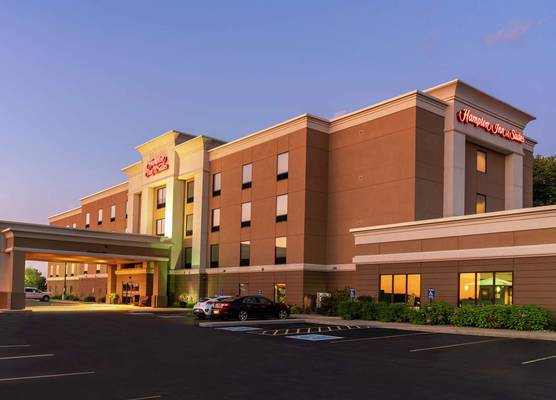 Hampton Inn & Suites Marshalltown 1