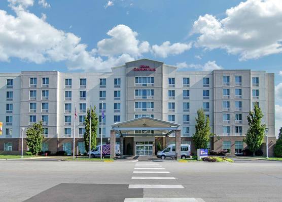Hilton Garden Inn Kansas City/Kansas 1