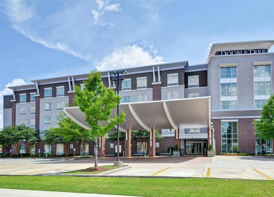 DoubleTree by Hilton Baton Rouge 1