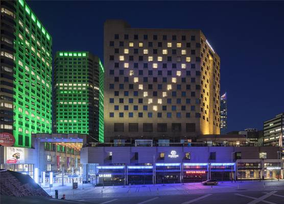 DoubleTree by Hilton Montreal 1