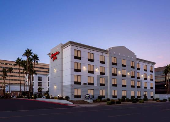 Hampton Inn Phoenix-Biltmore 1