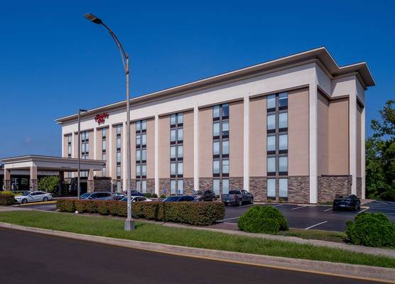 Hampton Inn Charleston-Downtown 1
