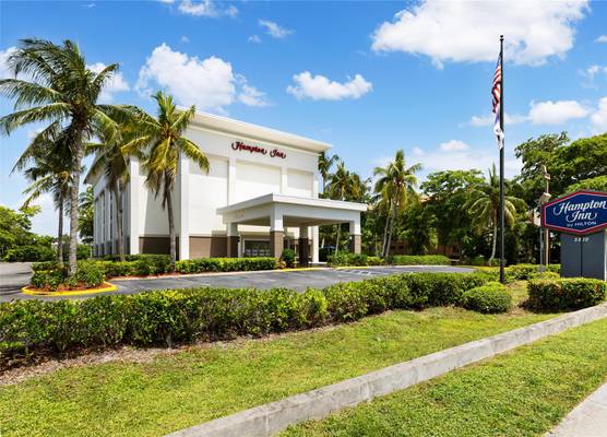 Hampton Inn Naples/Central 1