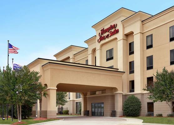 Hampton Inn & Suites Pine Bluff 1