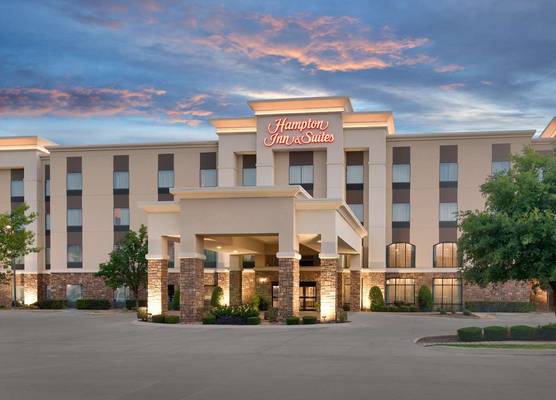 Hampton Inn & Suites Ft. Worth-Burleson 1