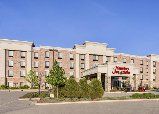 Hampton Inn & Suites West Bend 1