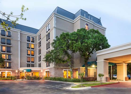 DoubleTree by Hilton Austin-University Area 1