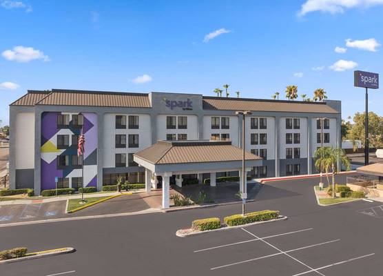 Spark by Hilton Bakersfield Central 1