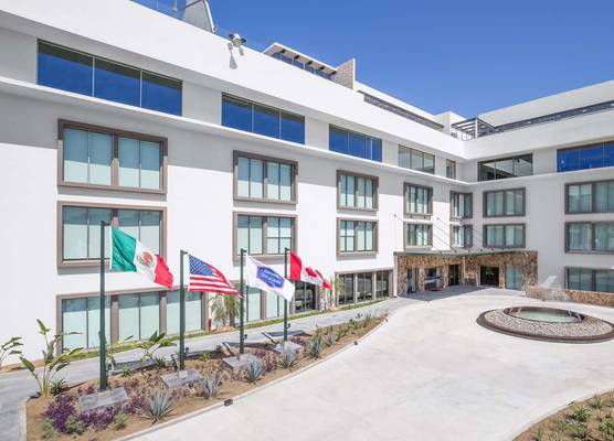 Hampton Inn & Suites by Hilton Los Cabos 1