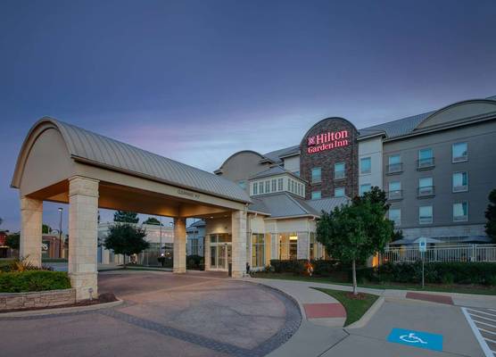 Hilton Garden Inn Dallas/Arlington 1