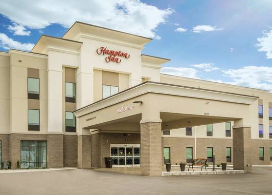 Hampton Inn Newport 1