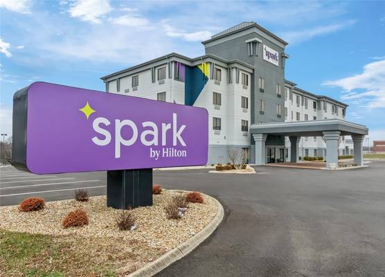 Spark by Hilton Cincinnati Fairfield 1