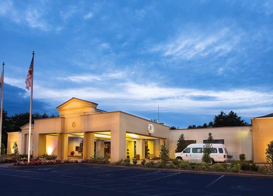 DoubleTree by Hilton Charlotte Airport 1