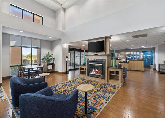 Hampton Inn & Suites Madera 1