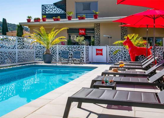 IBIS Cannes Mouans Sartoux Piscine parking gratuit 1