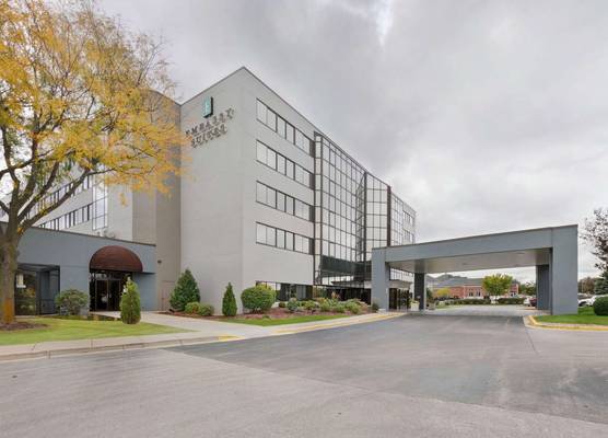Embassy Suites by Hilton Milwaukee Brookfield 1