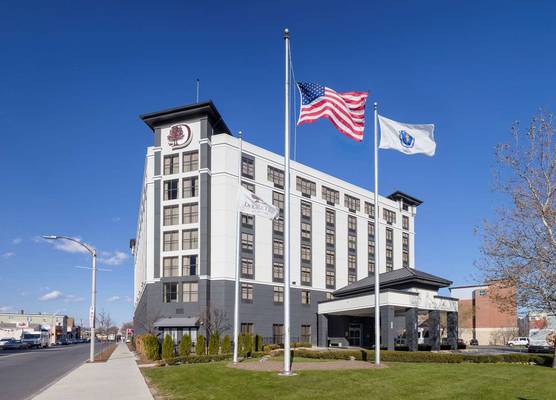 DoubleTree by Hilton Boston Logan Airport Chelsea 1