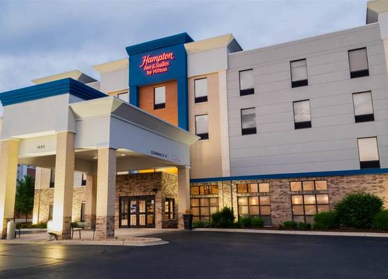 Hampton Inn & Suites Addison 1