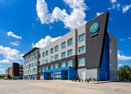 Tru by Hilton Plano Hwy 75 1