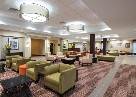 DoubleTree by Hilton Hotel Grand Rapids Airport 1