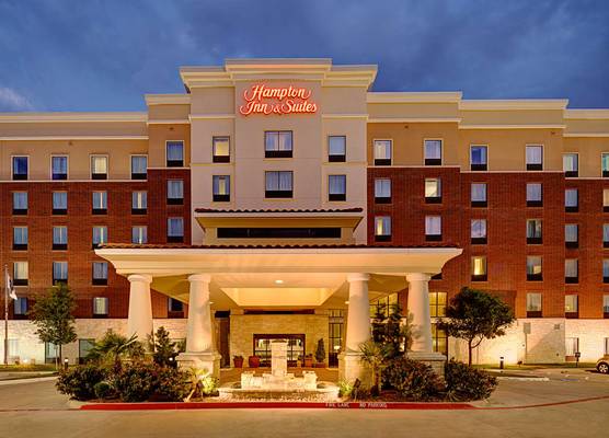 Hampton Inn & Suites Dallas/Lewisville-Vista Ridge Mall, TX 1