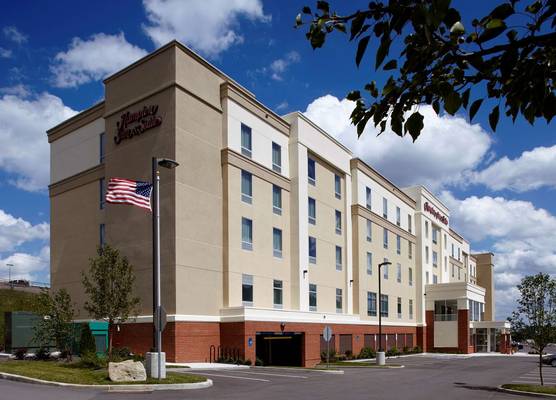 Hampton Inn & Suites Pittsburgh Airport South/Settlers Ridge 1