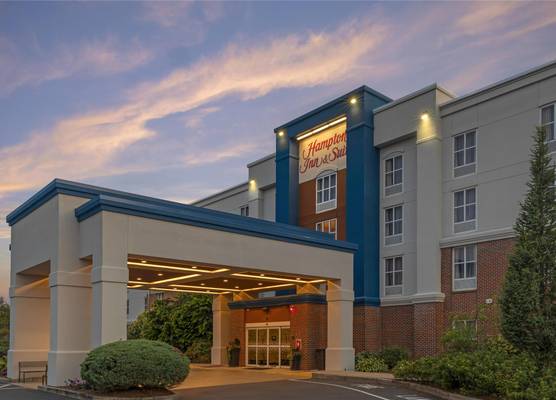 Hampton Inn & Suites Plymouth 1