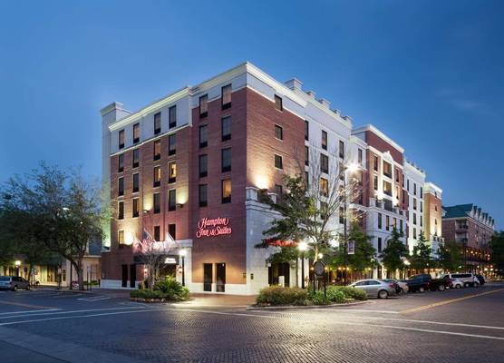 Hampton Inn & Suites Gainesville-Downtown 1