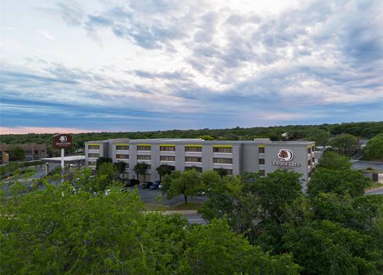 DoubleTree by Hilton Austin Northwest Arboretum 1