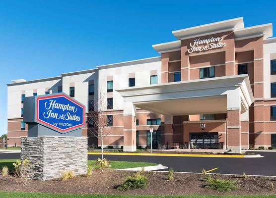 Hampton Inn & Suites by Hilton Chicago Schaumburg IL 1