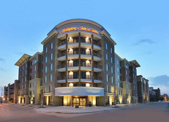Hampton Inn & Suites Des Moines Downtown 1