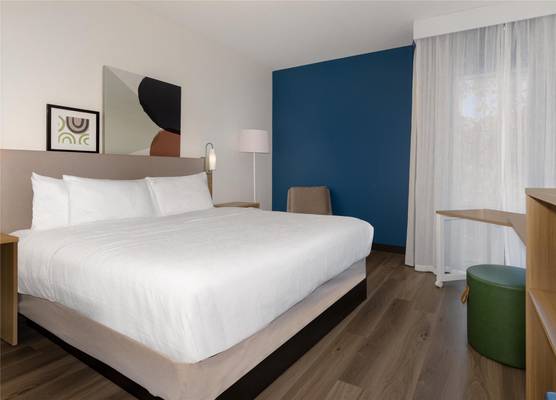 Spark By Hilton Montreal Midtown 1