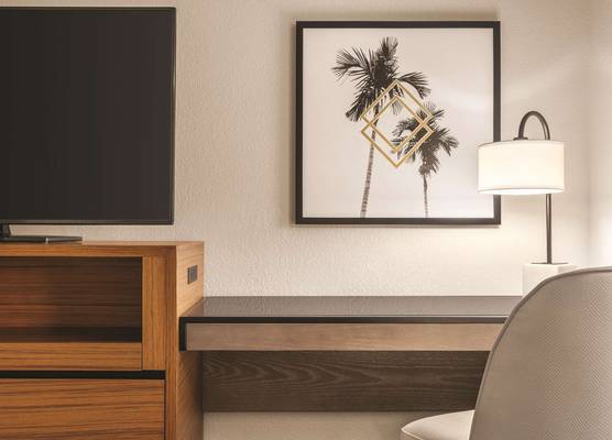 DoubleTree by Hilton Tampa Rocky Point Waterfront 1