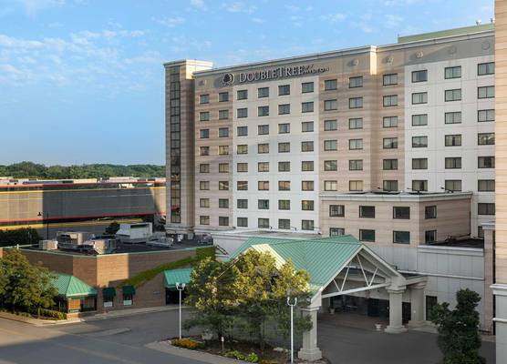 DoubleTree by Hilton Chicago O'Hare Airport-Rosemont 1