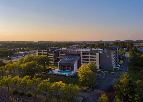 DoubleTree by Hilton Pittsburgh Cranberry 1